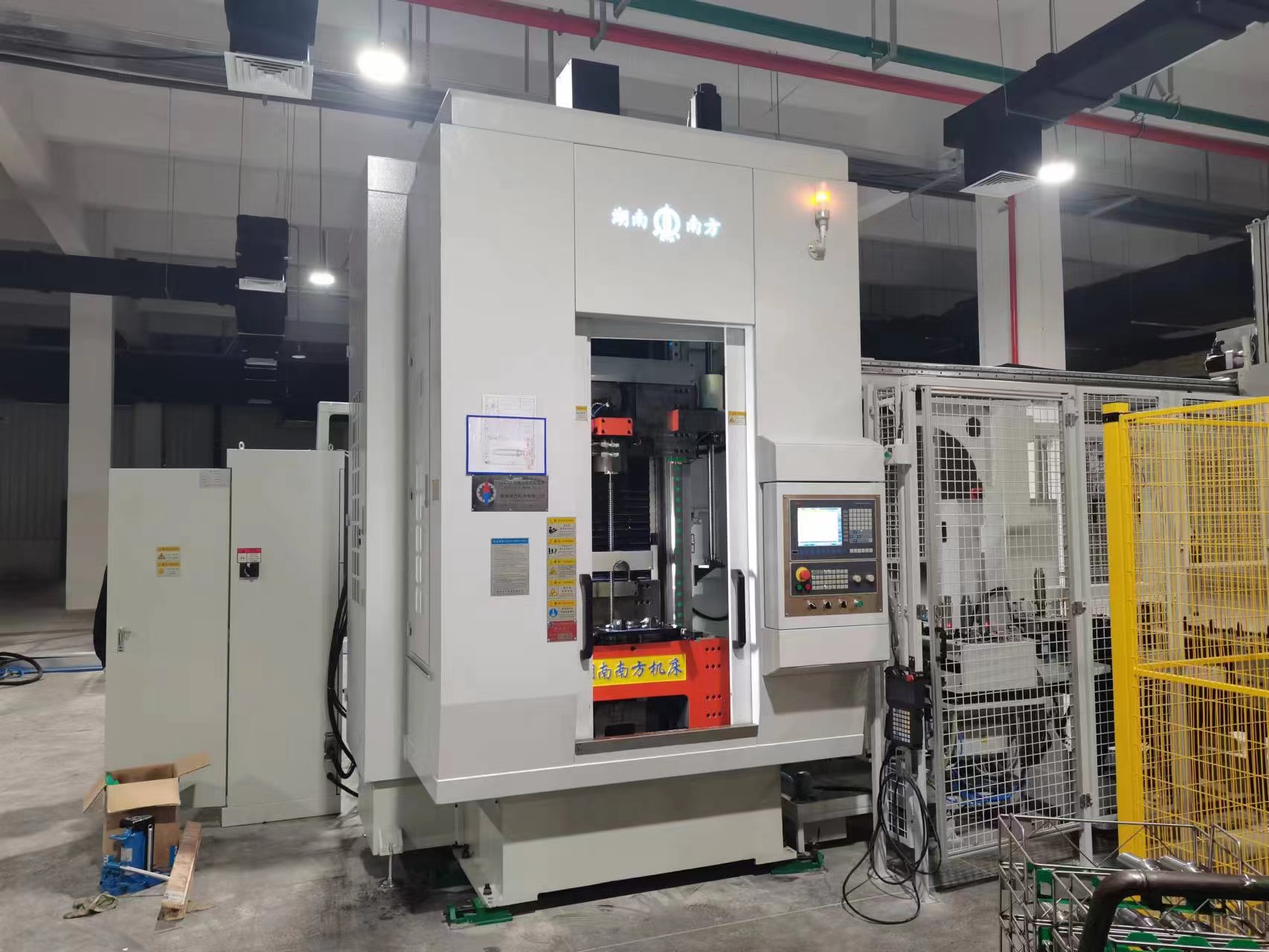 自(zi)動化LJ5710伺(si)服上拉(la)式内拉(lā)床