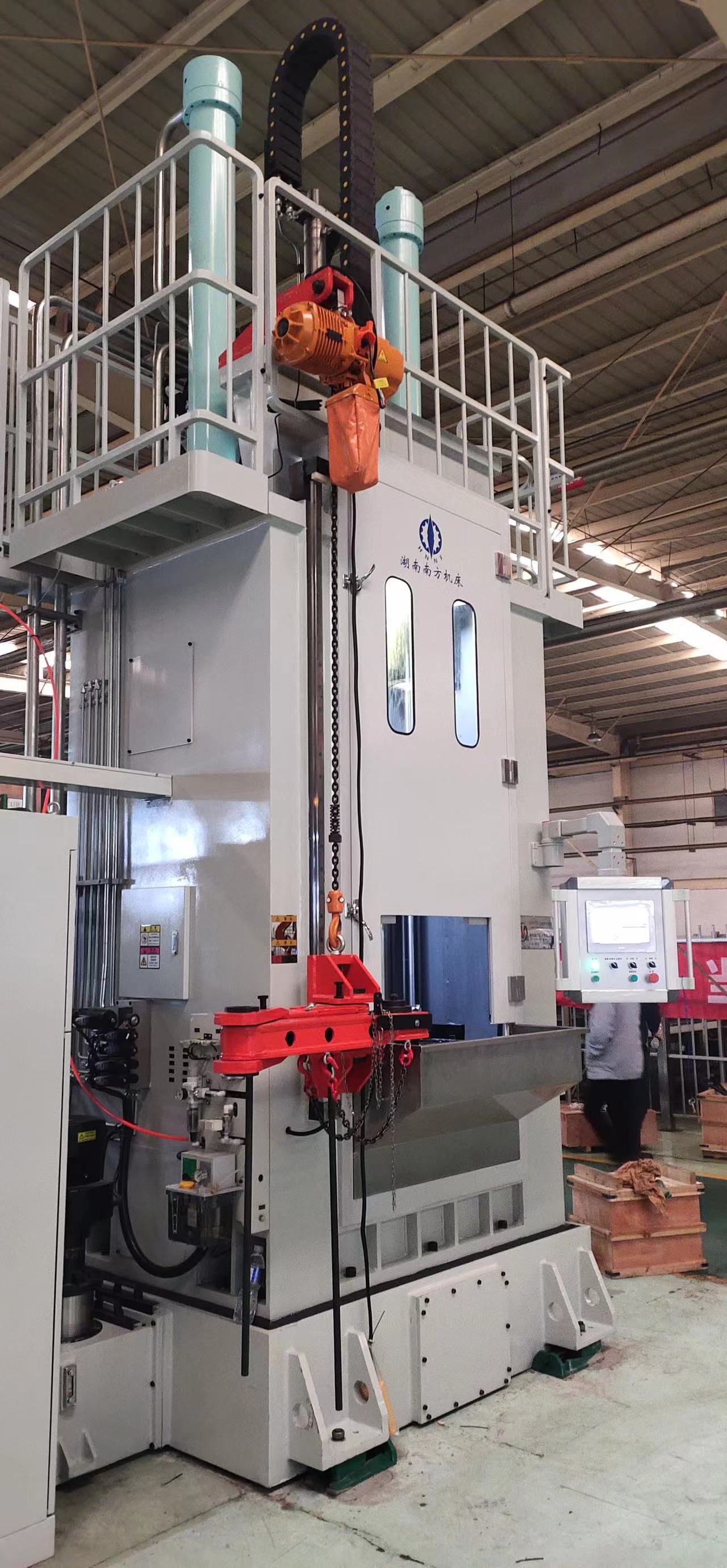 LG55710雙導柱(zhù)上拉式立(li)式内拉床(chuang)1