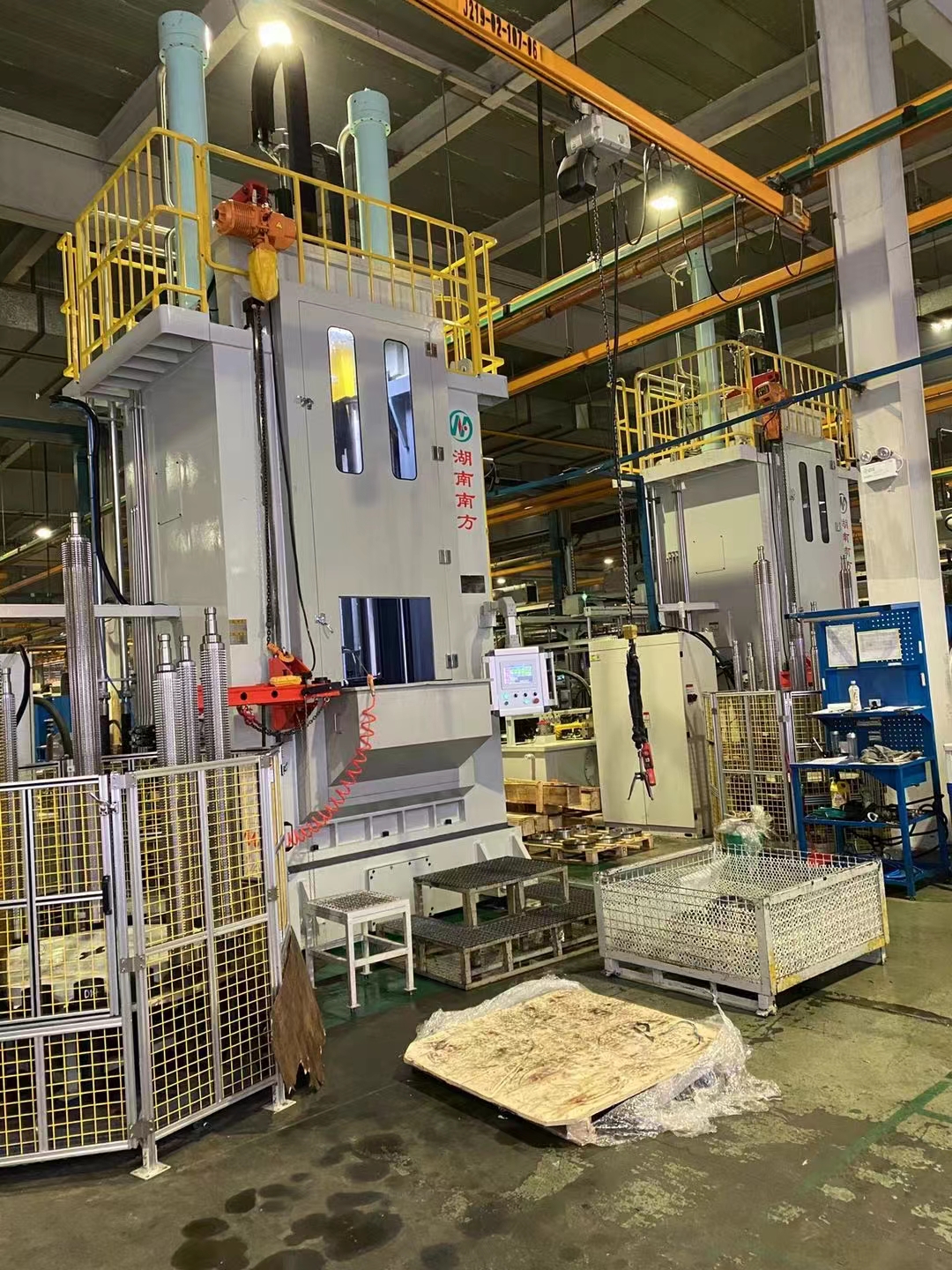 LG55730雙(shuāng)導柱上拉(lā)式立式内(nei)拉床