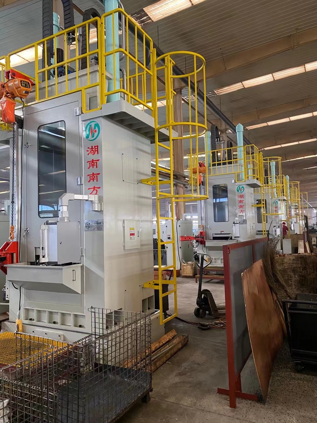 LG557系列(liè)雙導柱(zhu)上拉式(shì)立式内(nei)拉床5